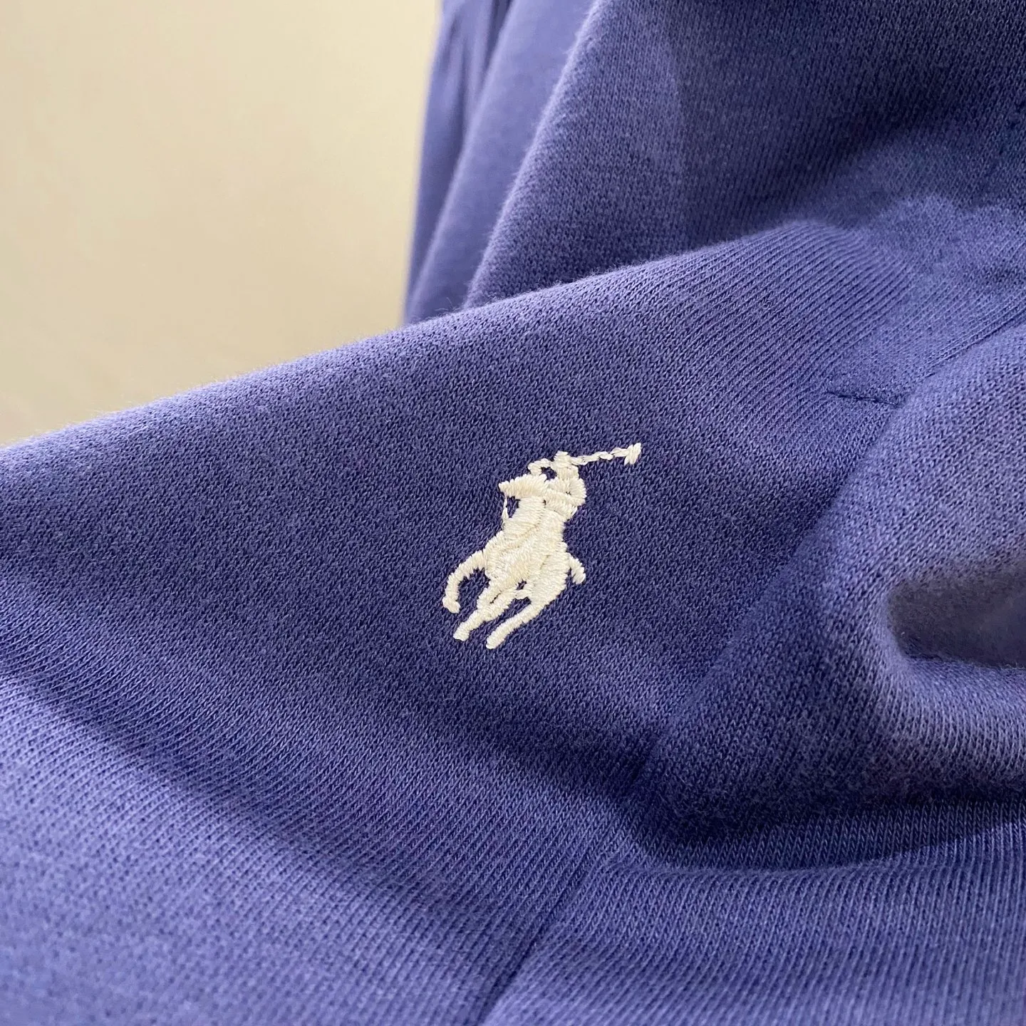 P260 Ralph Lauren/POLO 2025 spring classic embroidered terry solid color sweatpants.           The most high-end exclusive launch in the market! Hot sales online! Embroidered casual terry sweatpants! The upper body is extremely soft and comfortable! The texture, washability, and durability all have a high quality level! Perfect for the season! A cost-effective product that can be used by both men and women! Needless to say, the quality of these amazing pants can be easily worn by both young and old! The first choice for versatile pants for sports and fitness. Casual and everyday, the highlight is the three-dimensional logo embroidery. A simple brand that follows fashion trends. Purely manual measurement, there is an error of 1-2 cm Color: Black Navy Size: M-XXL M: Length 106 Waist 66 Hips 94 Foot 30 L: Length 107 Waist 69 Hips 98 Foot 32 Sleeves and hips: 104, Feet: 36
